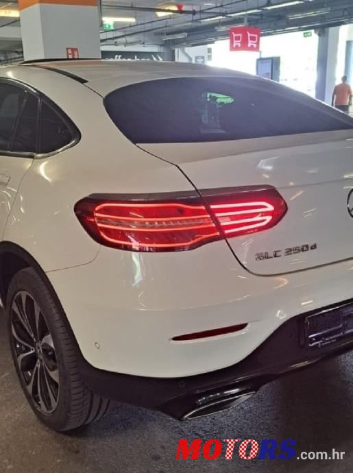 2017' Mercedes-Benz GLC Amg 250D 4 Matic photo #4