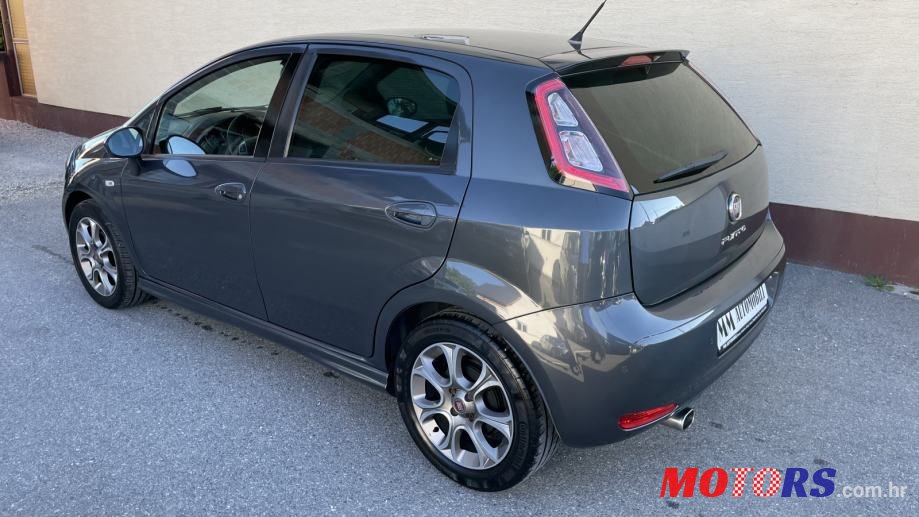 2013' Fiat Punto Evo photo #6