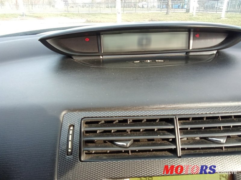 2005' Citroen C4 1,6 Hdi 16V X photo #6