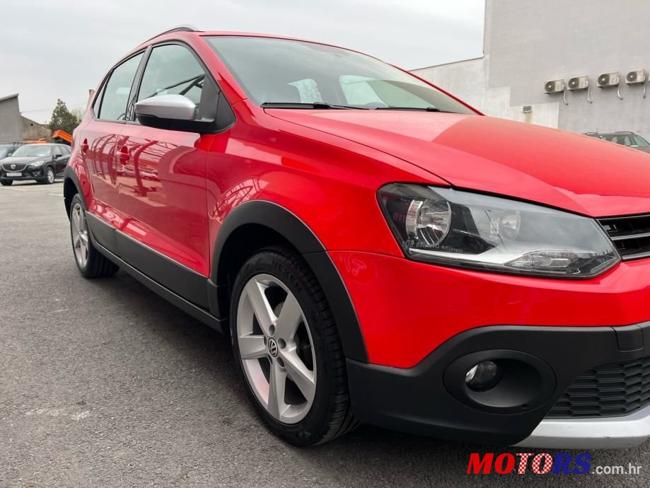 2013' Volkswagen Polo photo #6