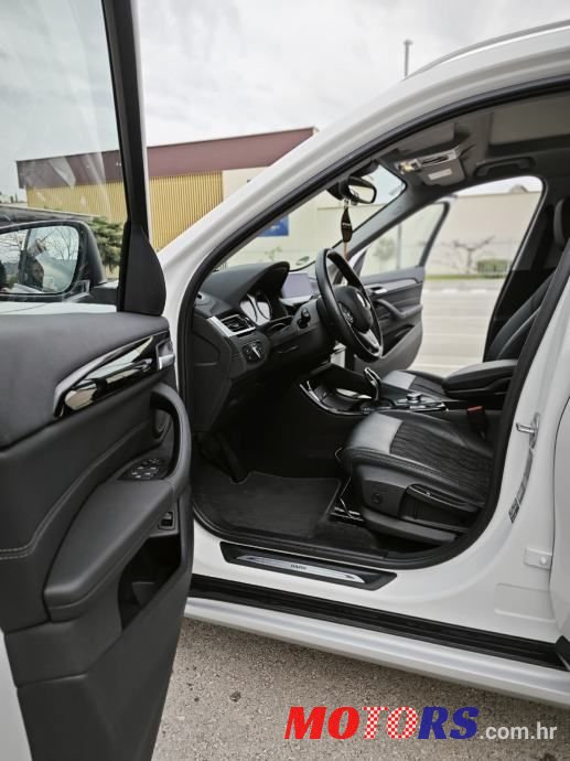 2020' BMW X1 Xdrive20D photo #6