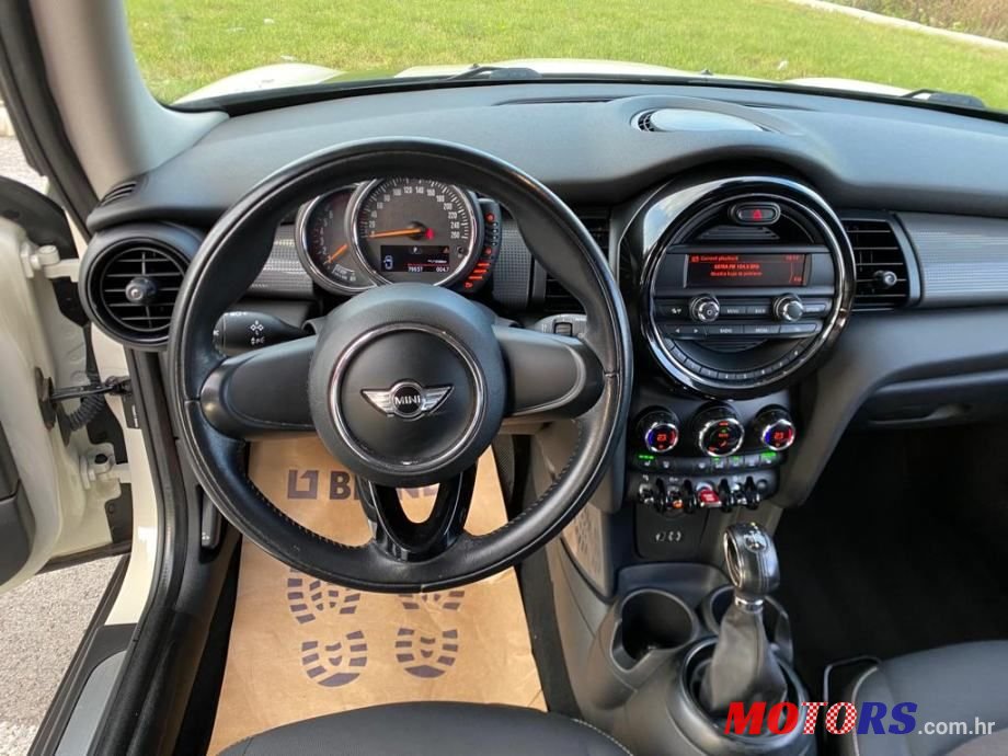 2015' MINI Cooper photo #6
