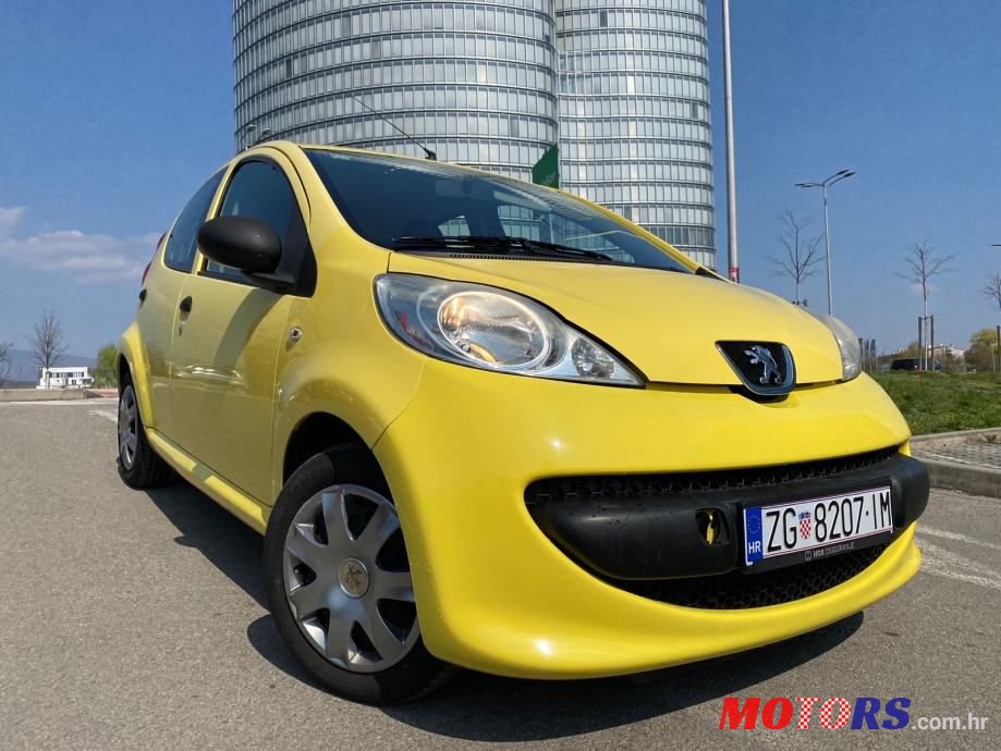 2009' Peugeot 107 1,0 photo #3