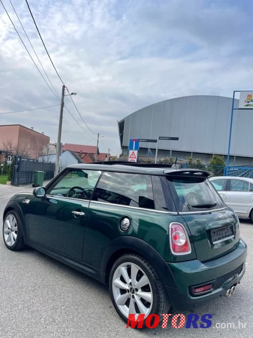 2013' MINI Cooper Cooper Sd photo #4