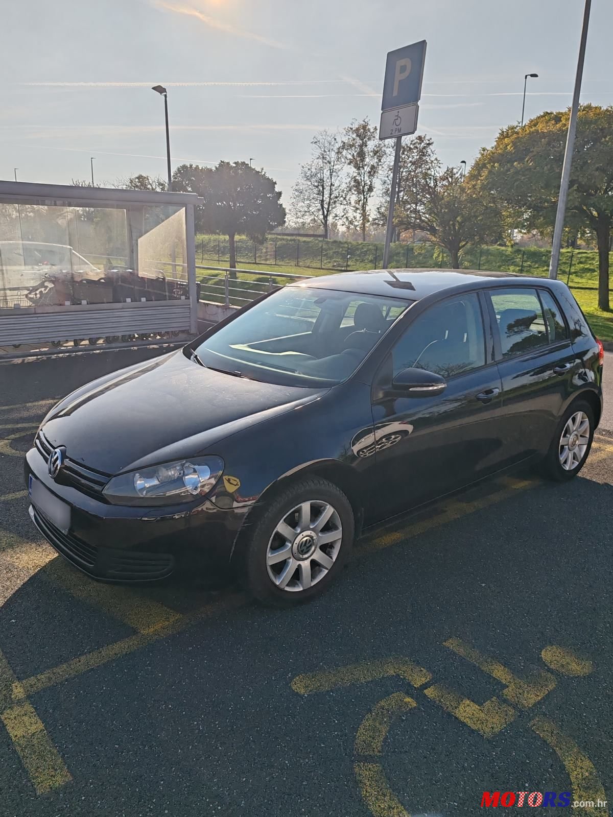 2011' Volkswagen Golf VI 1,6 Tdi photo #1