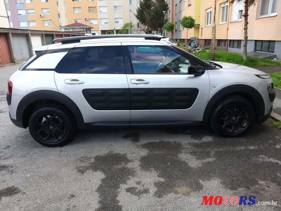 2015' Citroen C4 Cactus photo #4