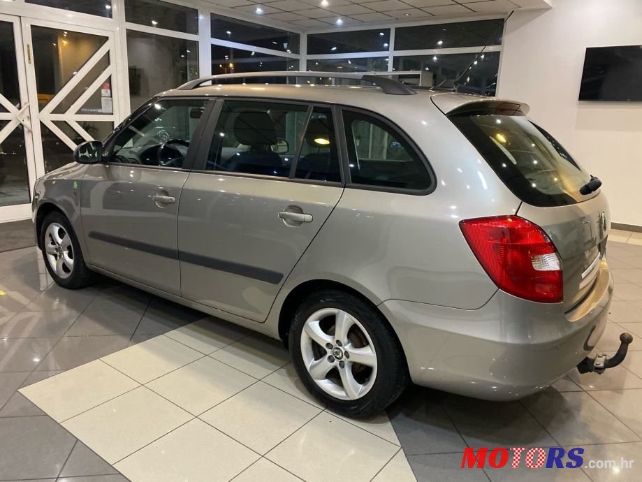2011' Skoda Fabia Combi photo #4