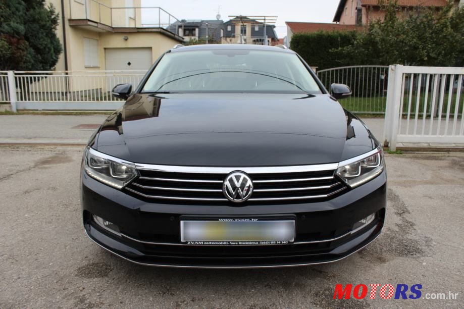 2017' Volkswagen Passat Variant photo #2