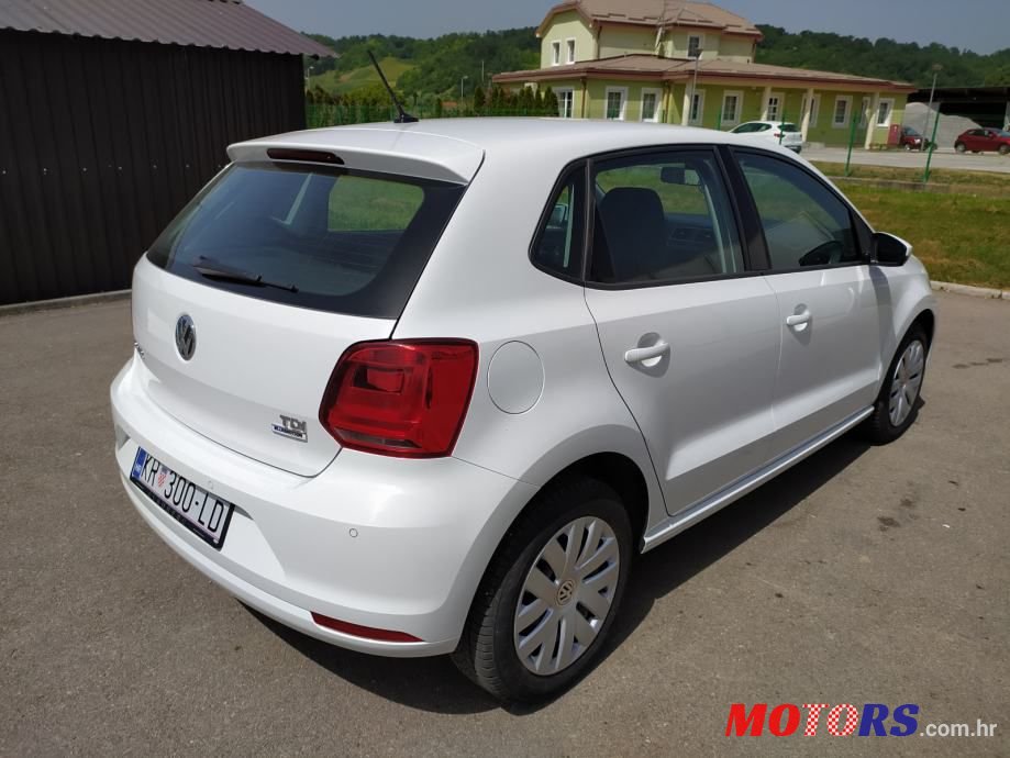 2015' Volkswagen Polo photo #5