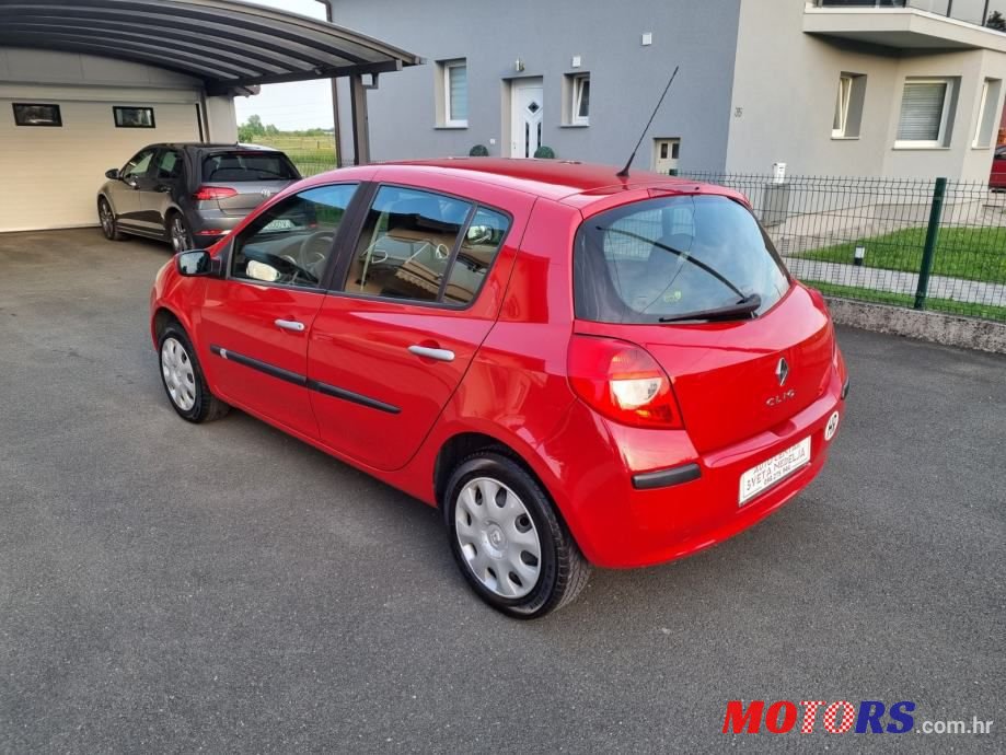 2008' Renault Clio 1.2 16V photo #2