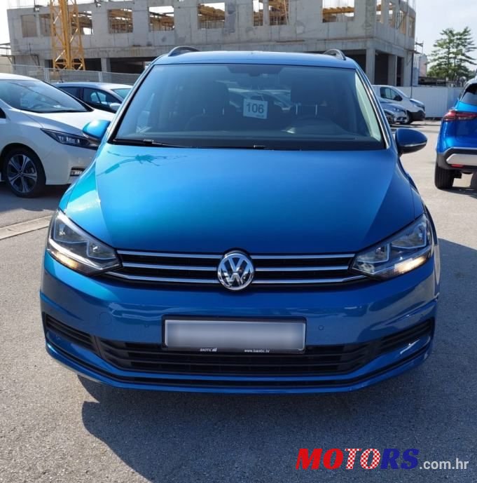2017' Volkswagen Touran photo #3
