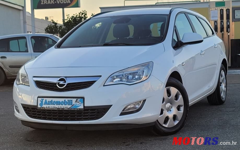 2011' Opel Astra Karavan photo #1
