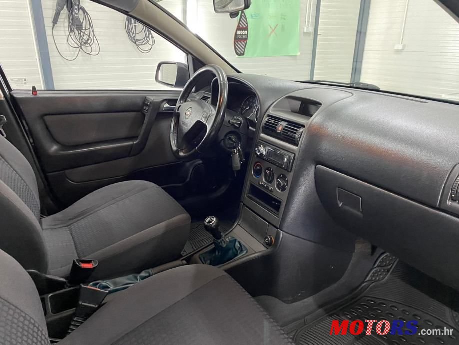 2004' Opel Astra 1,4 Sport photo #5