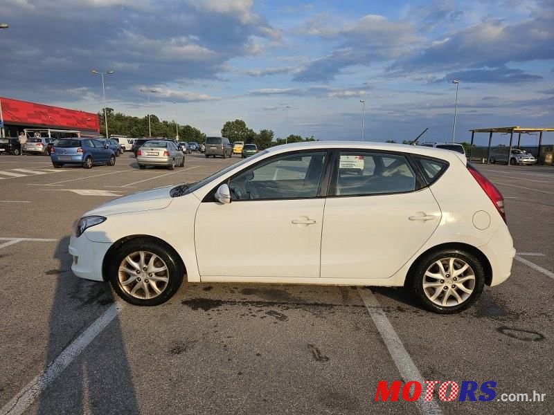 2009' Hyundai i30 2,0 Crdi photo #1