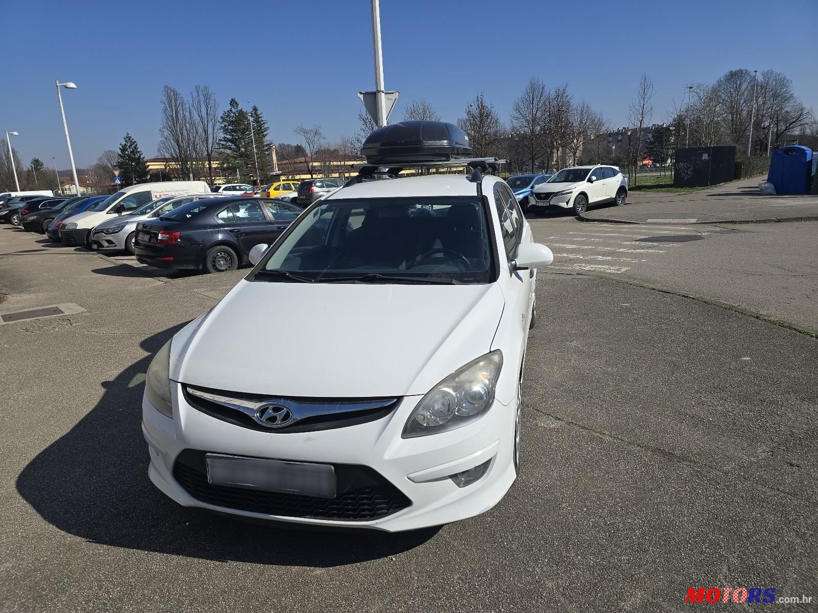 2011' Hyundai i30 Fastback photo #1