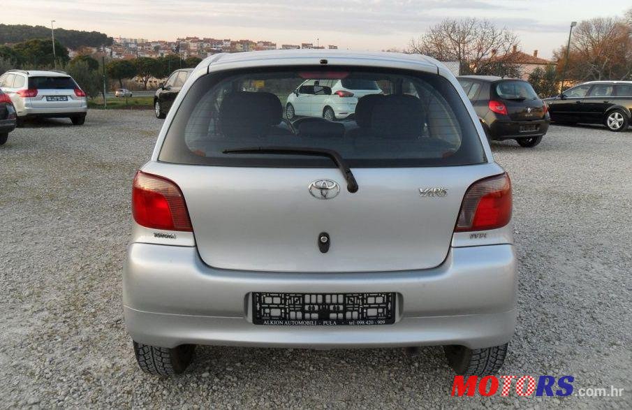 2002' Toyota Yaris 1,3 Vvt-I photo #2