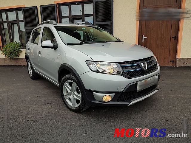 2014' Dacia Sandero photo #6