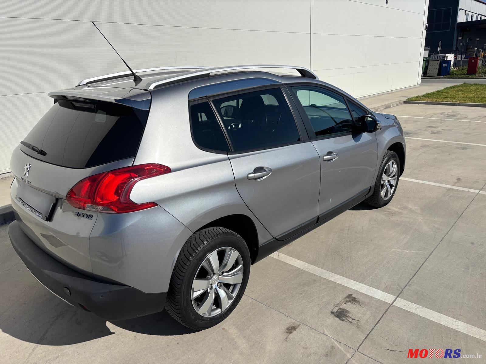 2015' Peugeot 2008 1,2 photo #1