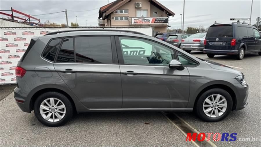 2018' Volkswagen Golf Sportsvan photo #4