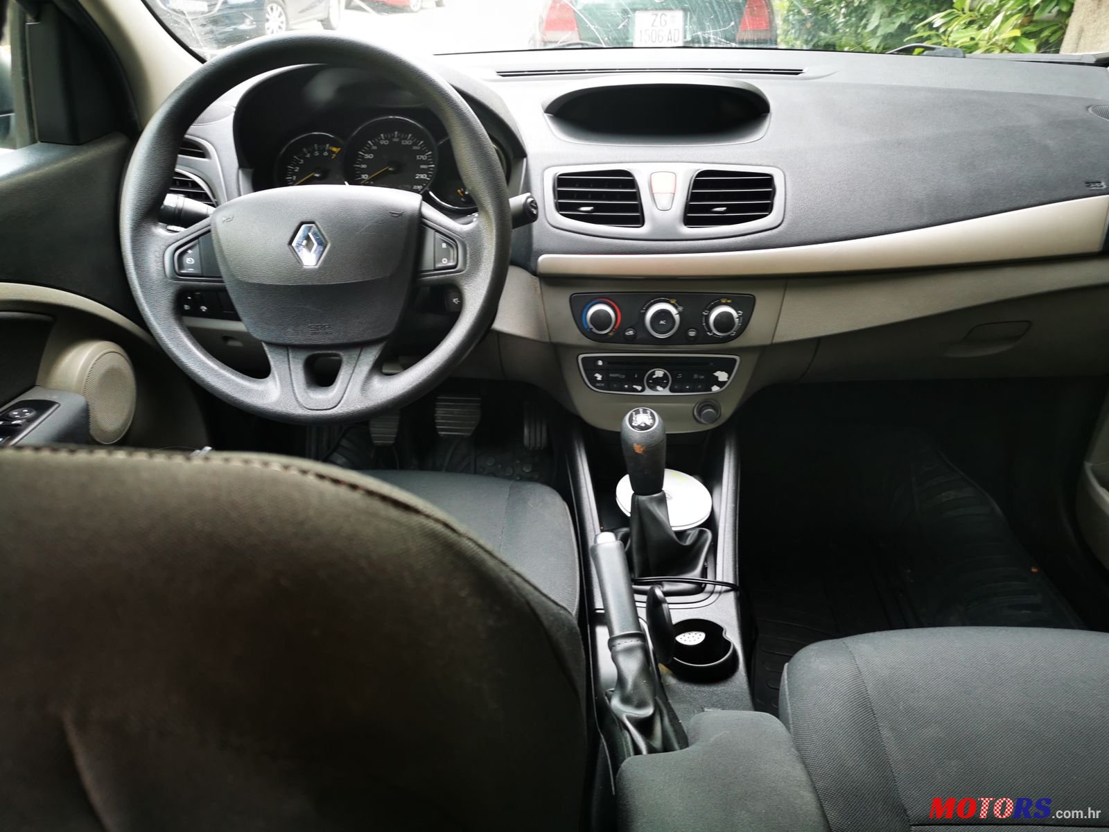 2010' Renault Fluence 1.6 16v photo #3