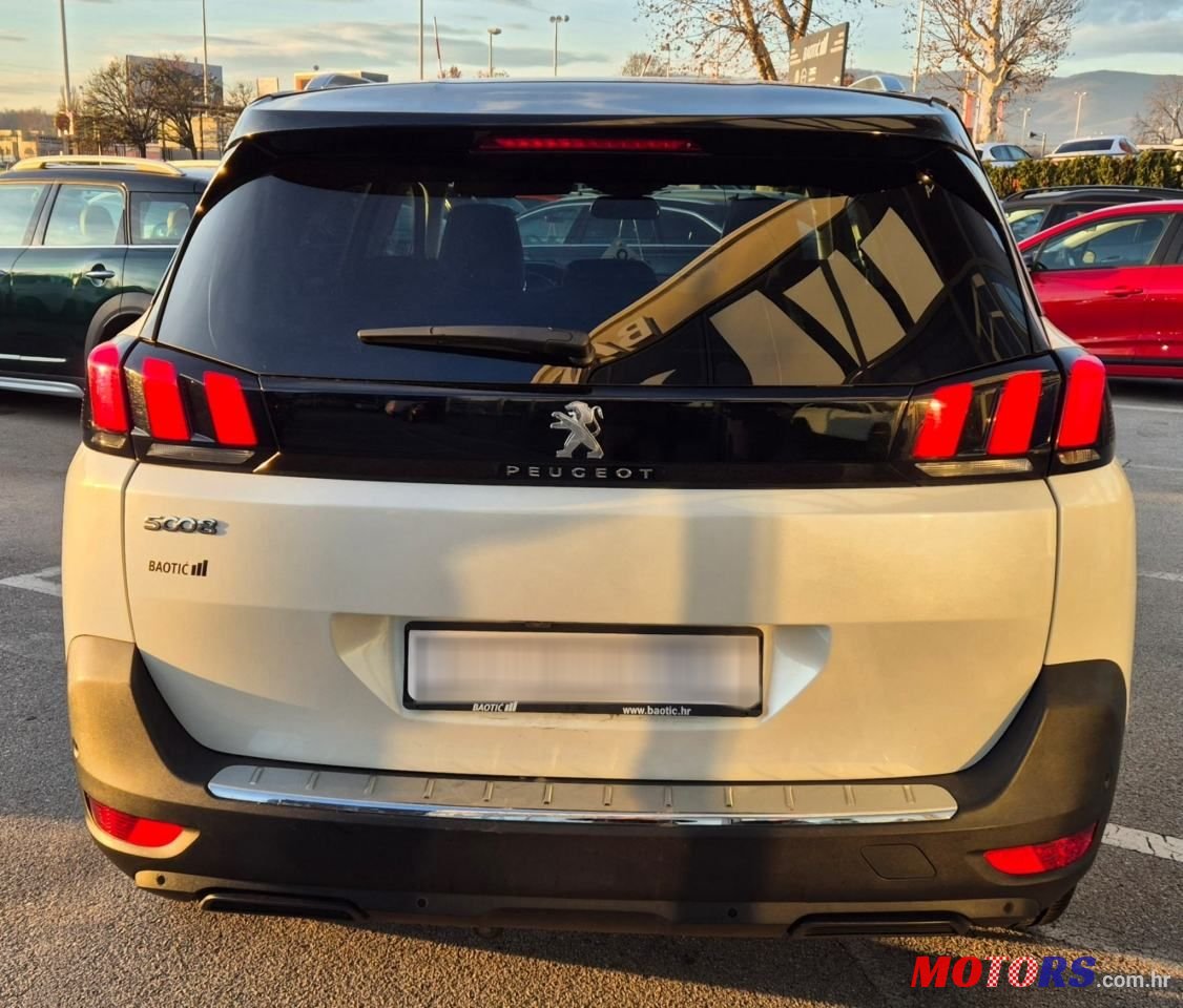 2019' Peugeot 5008 photo #6