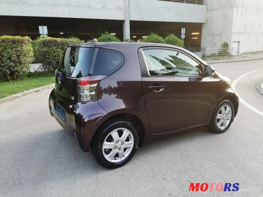 2009' Toyota iQ photo #5