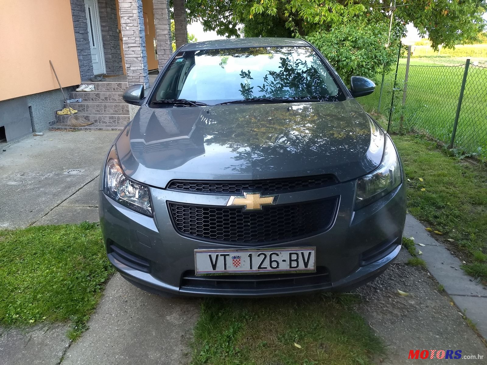 2010' Chevrolet Cruze photo #2