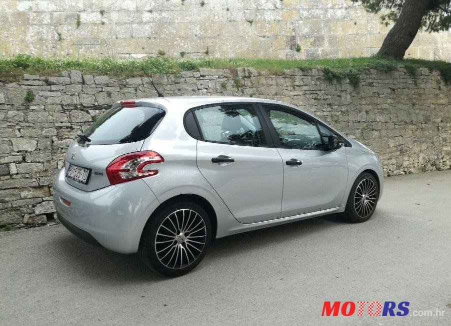 2014' Peugeot 208 1,4 E-Hdi photo #2