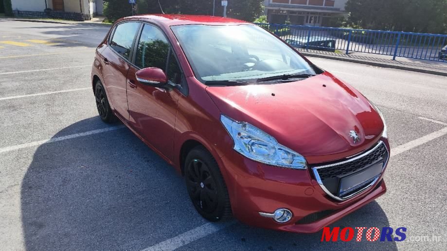 2014' Peugeot 208 1,2 Vti photo #5