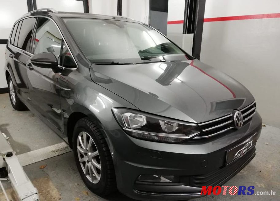 2016' Volkswagen Touran photo #1