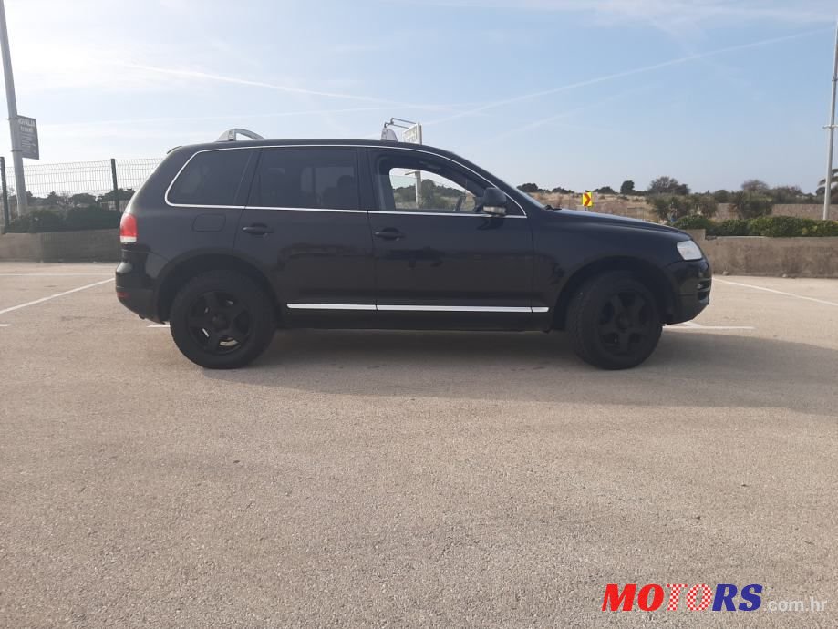 2004' Volkswagen Touareg photo #5