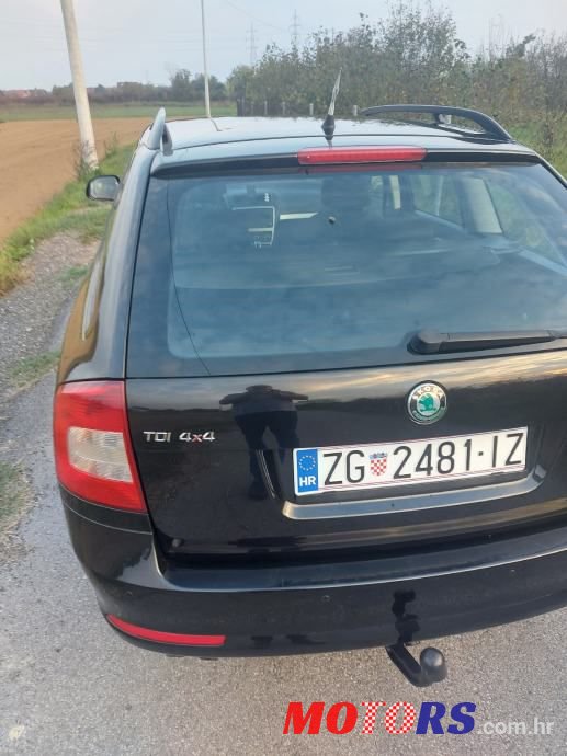 2010' Skoda Octavia Combi photo #3
