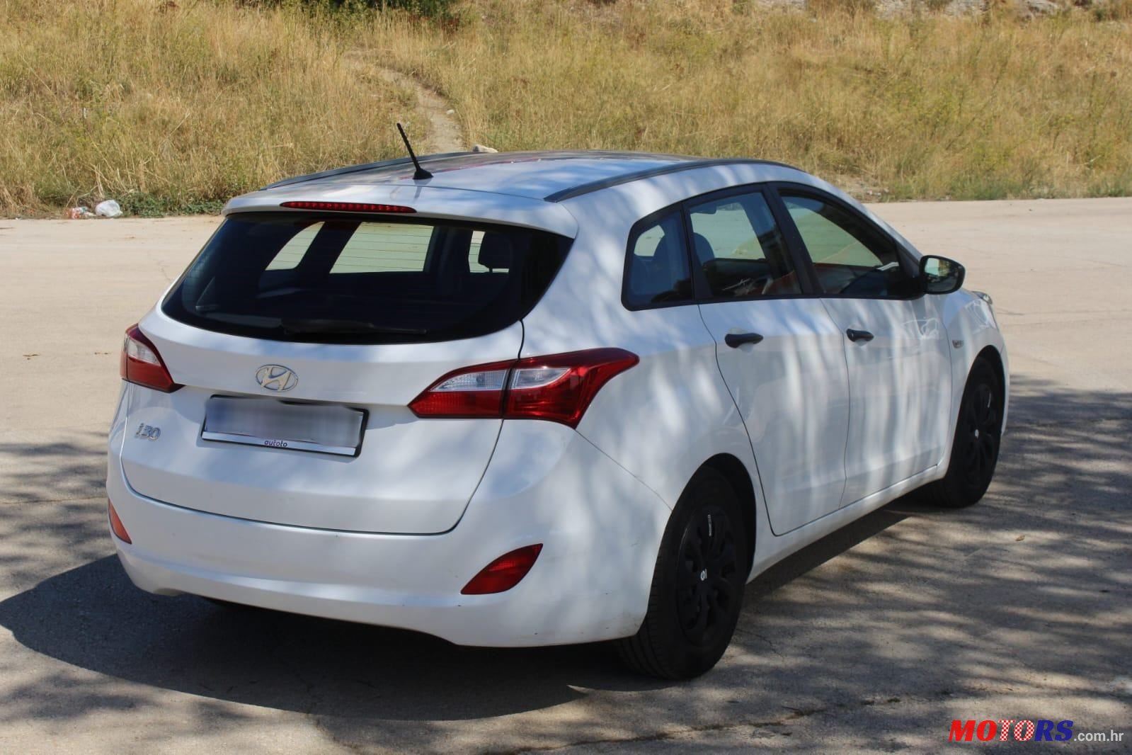 2016' Hyundai i30 Cw 1,4 Crdi photo #3