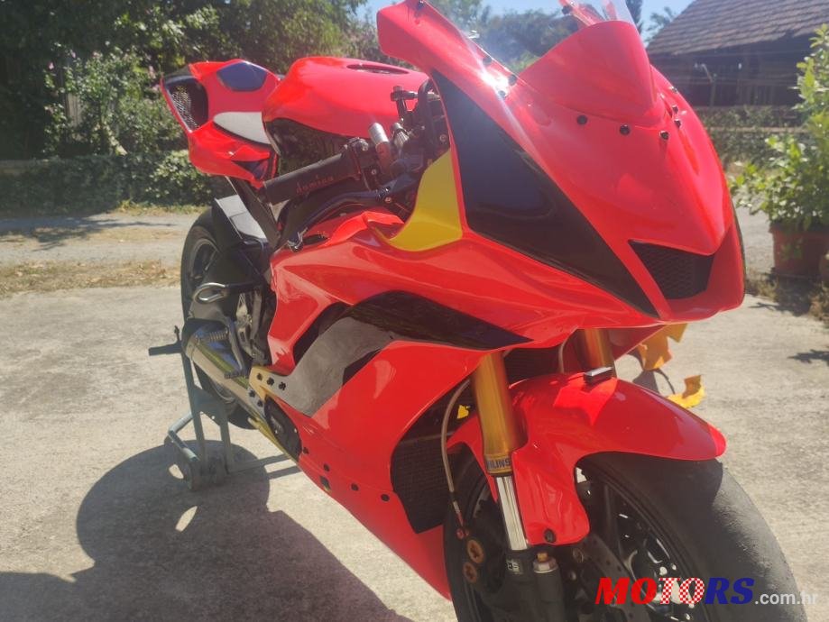 2011' Yamaha R6 photo #1