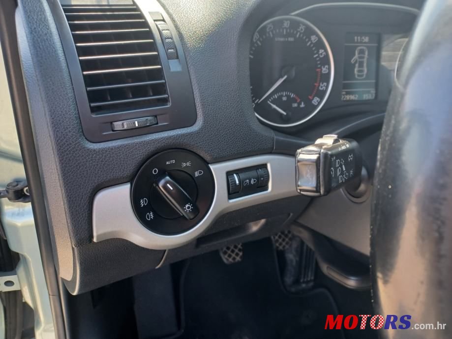 2012' Skoda Octavia Combi photo #6