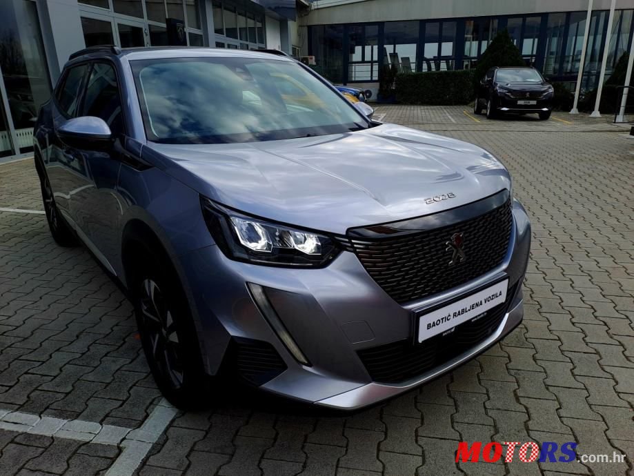 2020' Peugeot 2008 photo #2