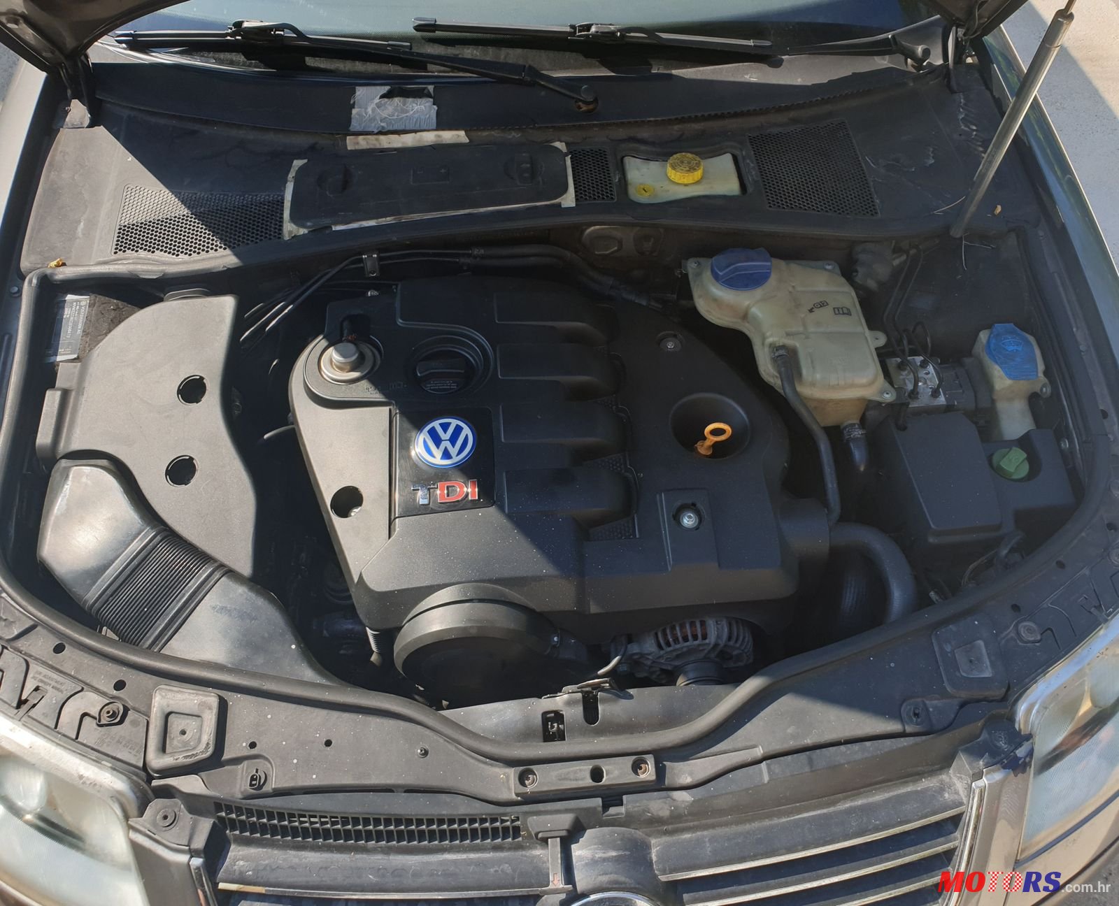 2002' Volkswagen Passat 1.9 TDI photo #4