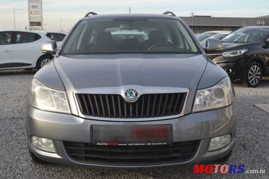 2013' Skoda Octavia Combi photo #2