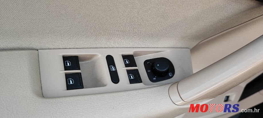 2013' Volkswagen Passat Variant photo #5