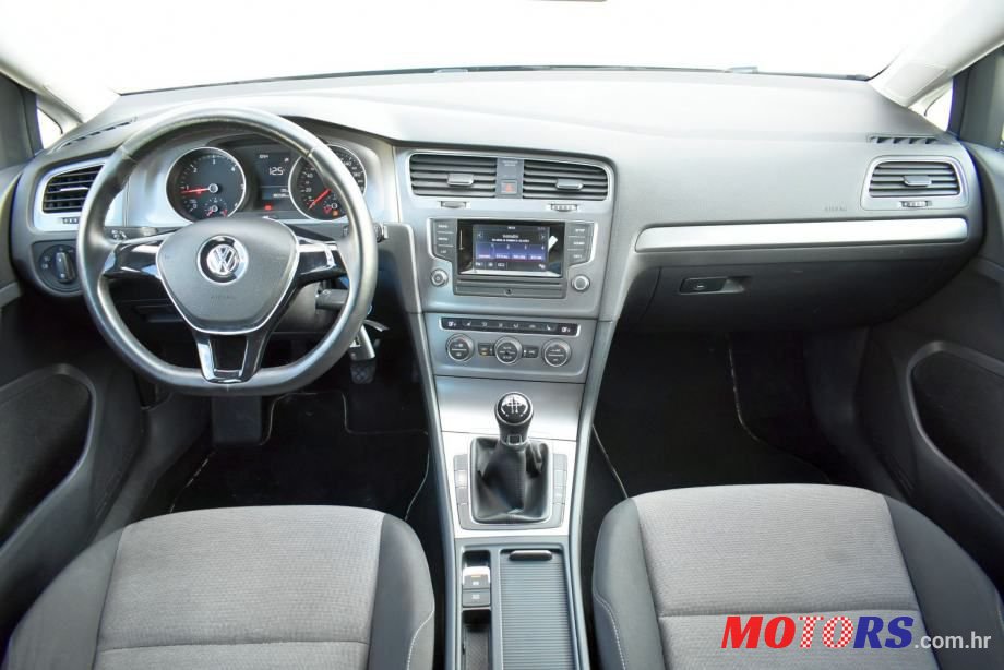 2012' Volkswagen Golf 7 1.6 Tdi photo #3