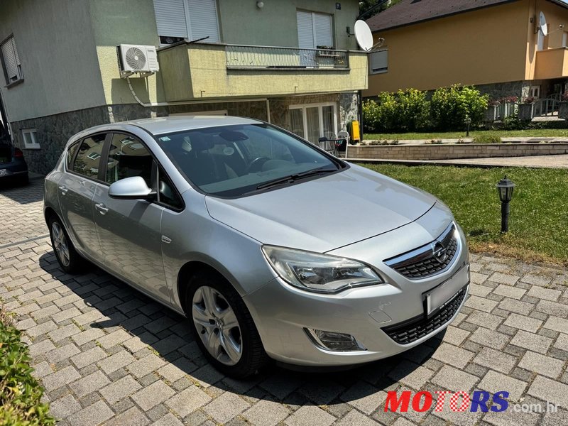 2010' Opel Astra 1,7 Cdti photo #1