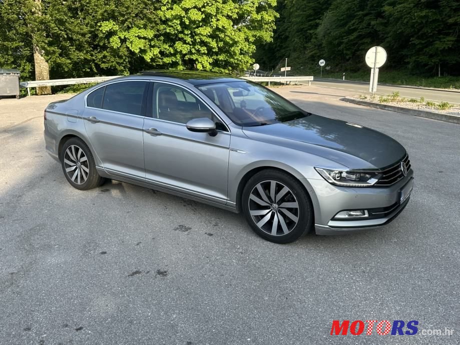 2015' Volkswagen Passat photo #6