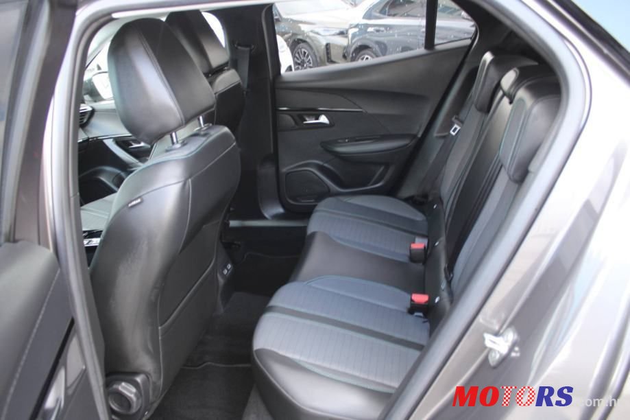 2021' Peugeot 2008 1,2 photo #6