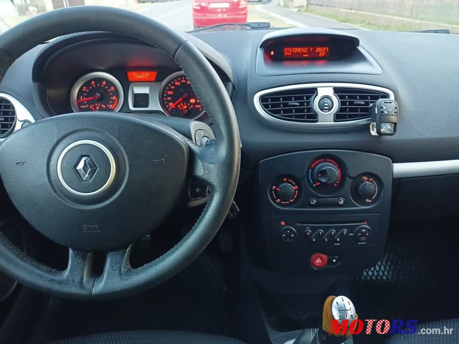 2008' Renault Clio photo #6