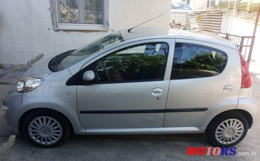 2007' Peugeot 107 1,0 photo #1