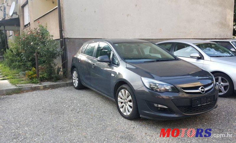 2014' Opel Astra photo #1