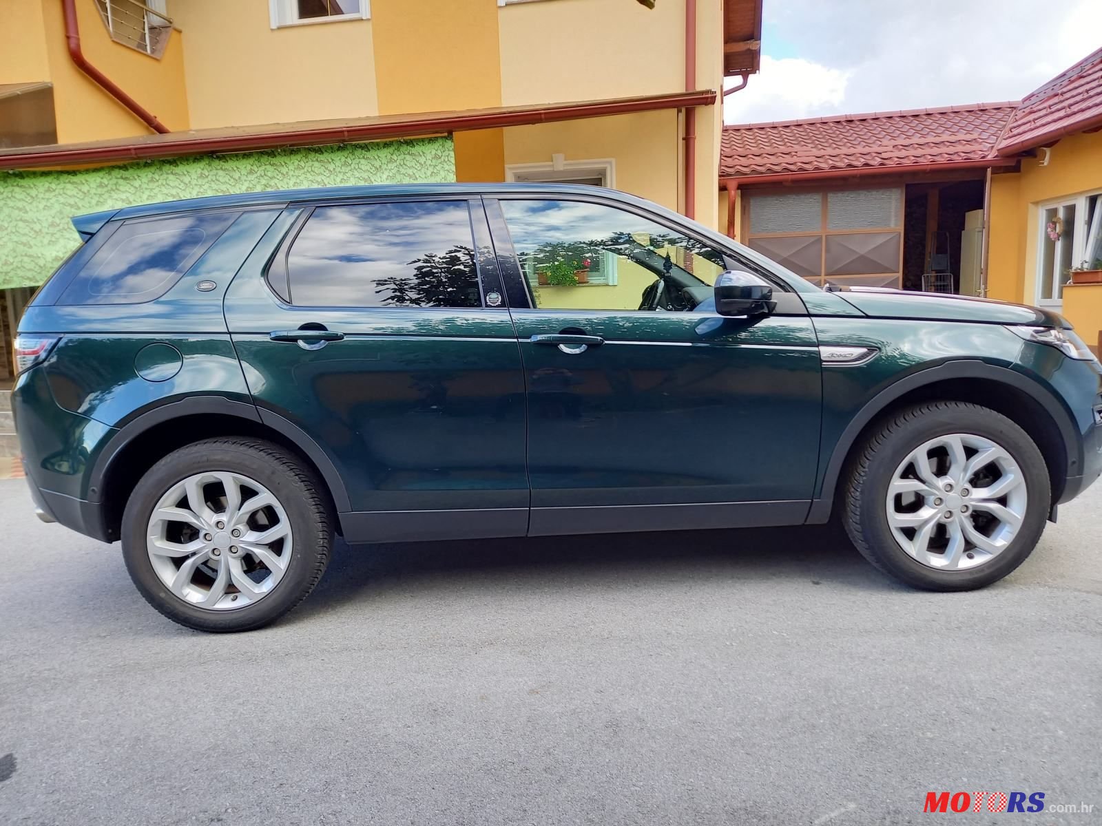 2017' Land Rover Discovery Sport 2.0 Td4 Hse photo #2