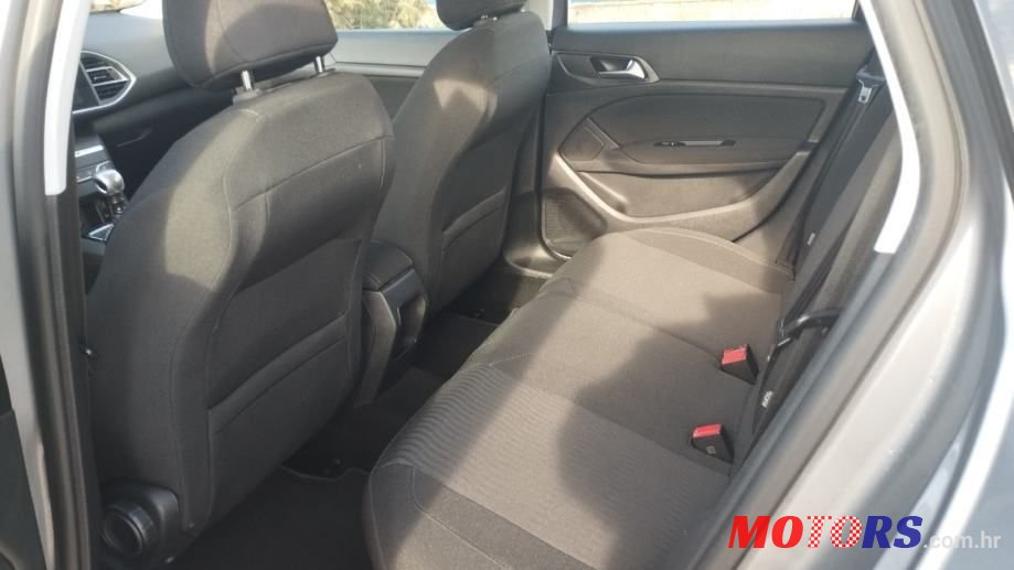 2015' Peugeot 308 1,2 photo #4