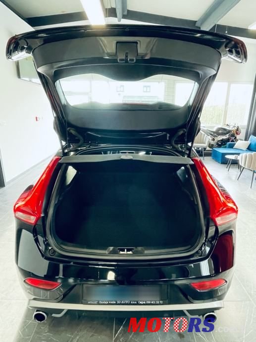 2015' Volvo V40 D2 Sport photo #6