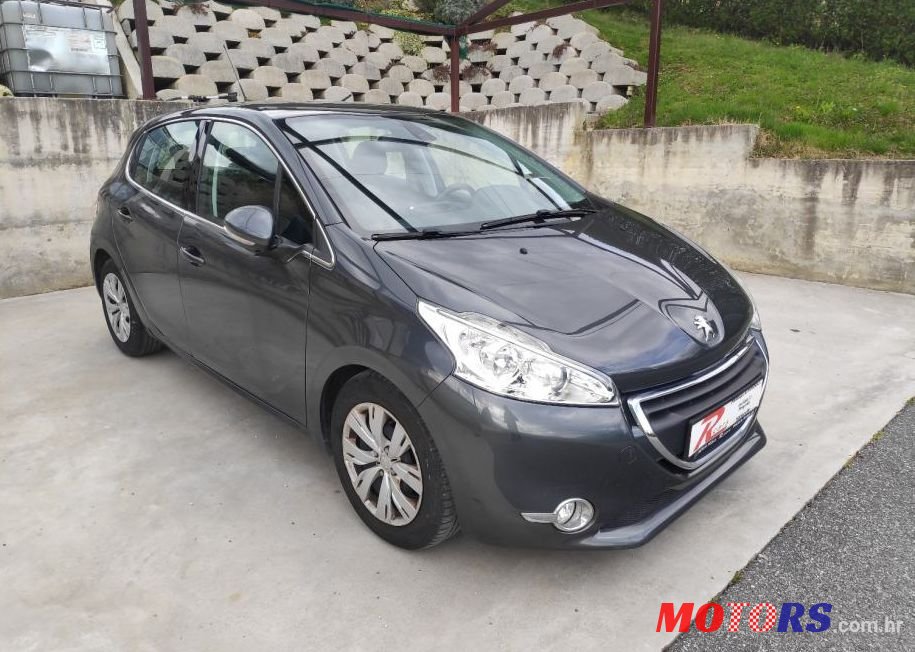 2015' Peugeot 208 1,6 E-Hdi photo #1